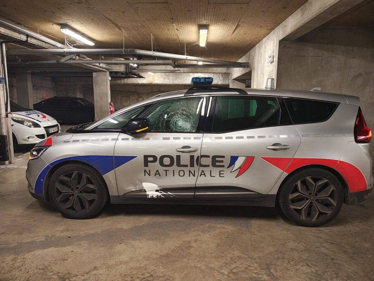 des jeunes tendent un guet-apens à la police, la soirée vire au cauchemar