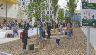 un parvis à hauteur d'enfants