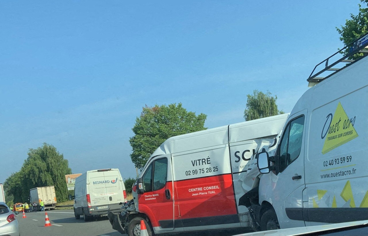 choc entre un poids lourd et deux utilitaires sur la 4 voies