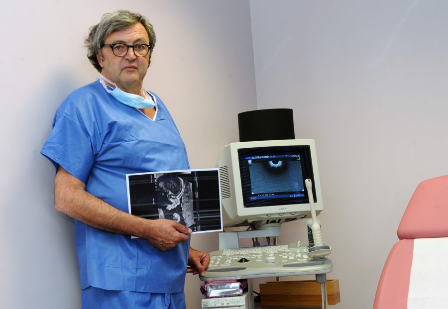 Lyon. Mort du docteur André Safar, star des accoucheurs -