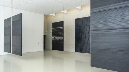 Des toiles de Pierre Soulages exposées au Musée Fabre, à Montpellier,  le 26 juin 2024. (GARDEL BERTRAND / HEMIS.FR / HEMIS.FR)