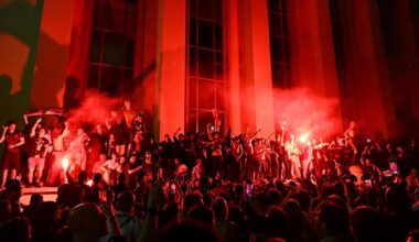 Trocadéro enflammé, Tour Eiffel rouge et bleue, feux d’artifice... Paris en liesse après le sacre du PSG en Ligue des champions