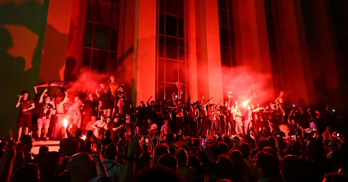 Trocadéro enflammé, Tour Eiffel rouge et bleue, feux d’artifice... Paris en liesse après le sacre du PSG en Ligue des champions