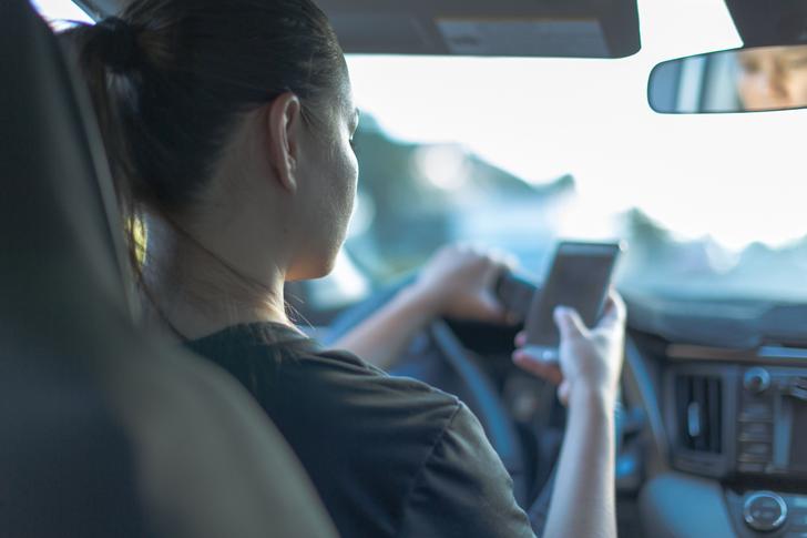 Dans la Drôme, filmer un accident sur l’autoroute a coûté très cher à ces 109 automobilistes. (image d’illustration)