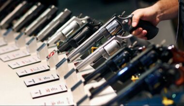 États-Unis : une action en justice contre l'administration Trump relance le débat sur les armes automatiques