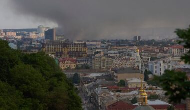 La Russie attaque des zones résidentielles à Kyiv et une maternité à Odessa