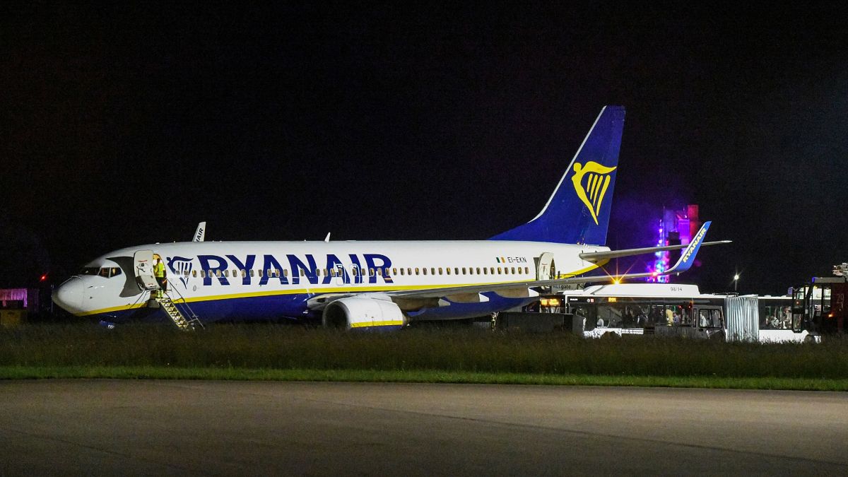 Un avion Ryanair contraint d'atterrir d'urgence en Allemagne suite à des turbulences : 9 blessés