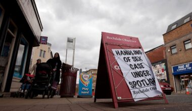 Qu'est-ce que le scandale des "grooming gangs" au Royaume-Uni et pourquoi a-t-il refait surface ?