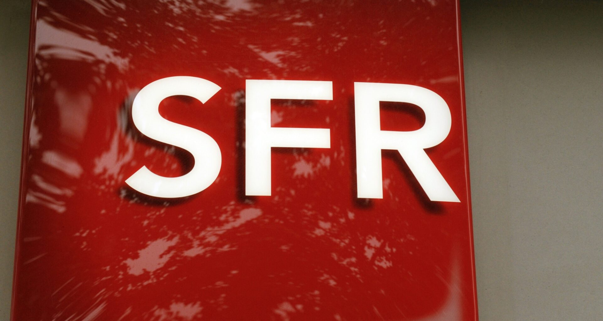 le rétablissement du réseau mobile espéré lundi soir pour tous les clients