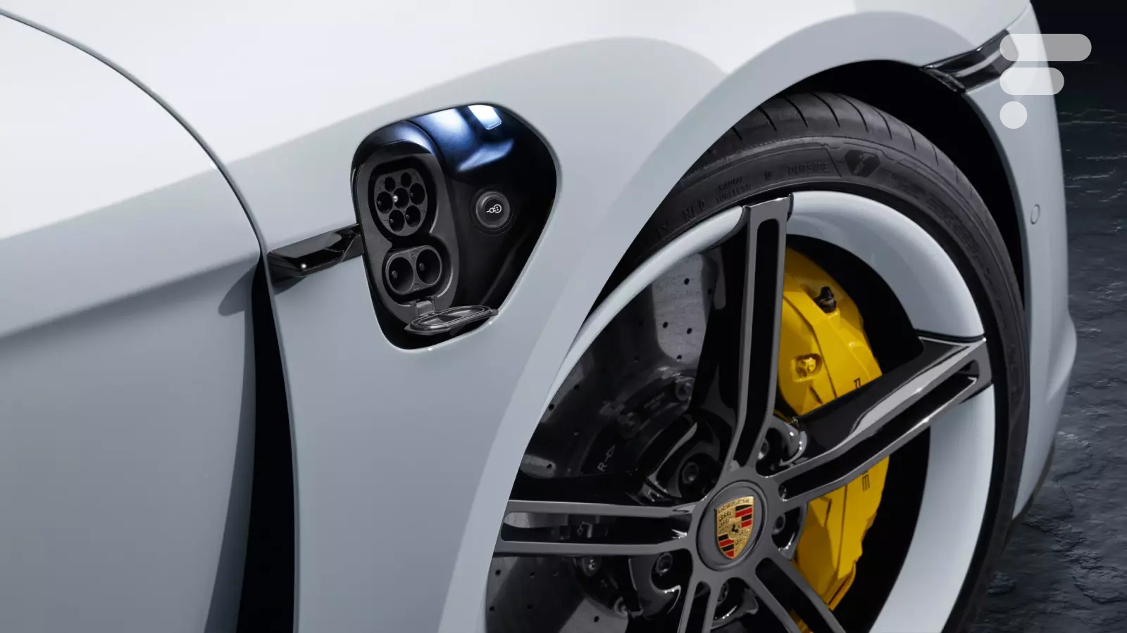 Des ingénieurs Porsche nous dévoilent les secrets des batteries qui durent plus de 300 000 km en se rechargeant très rapidement