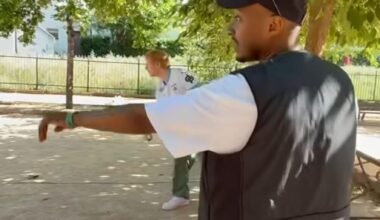 Soprano a fait visiter Marseille à Ed Sheeran, et ils ont évidemment joué à la pétanque