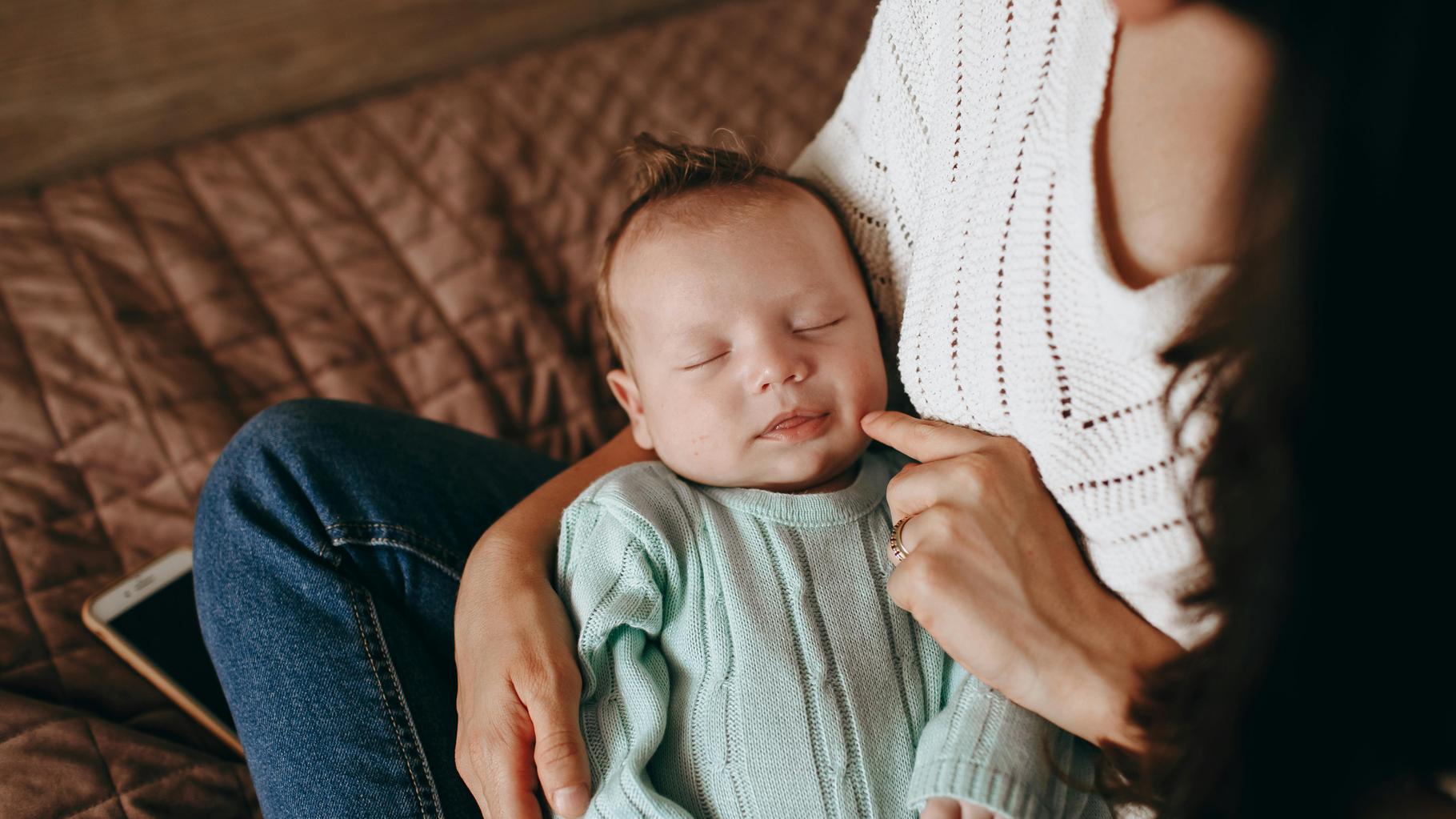 Chanter des berceuses à son bébé est une idée encore plus excellente qu’on l’imaginait