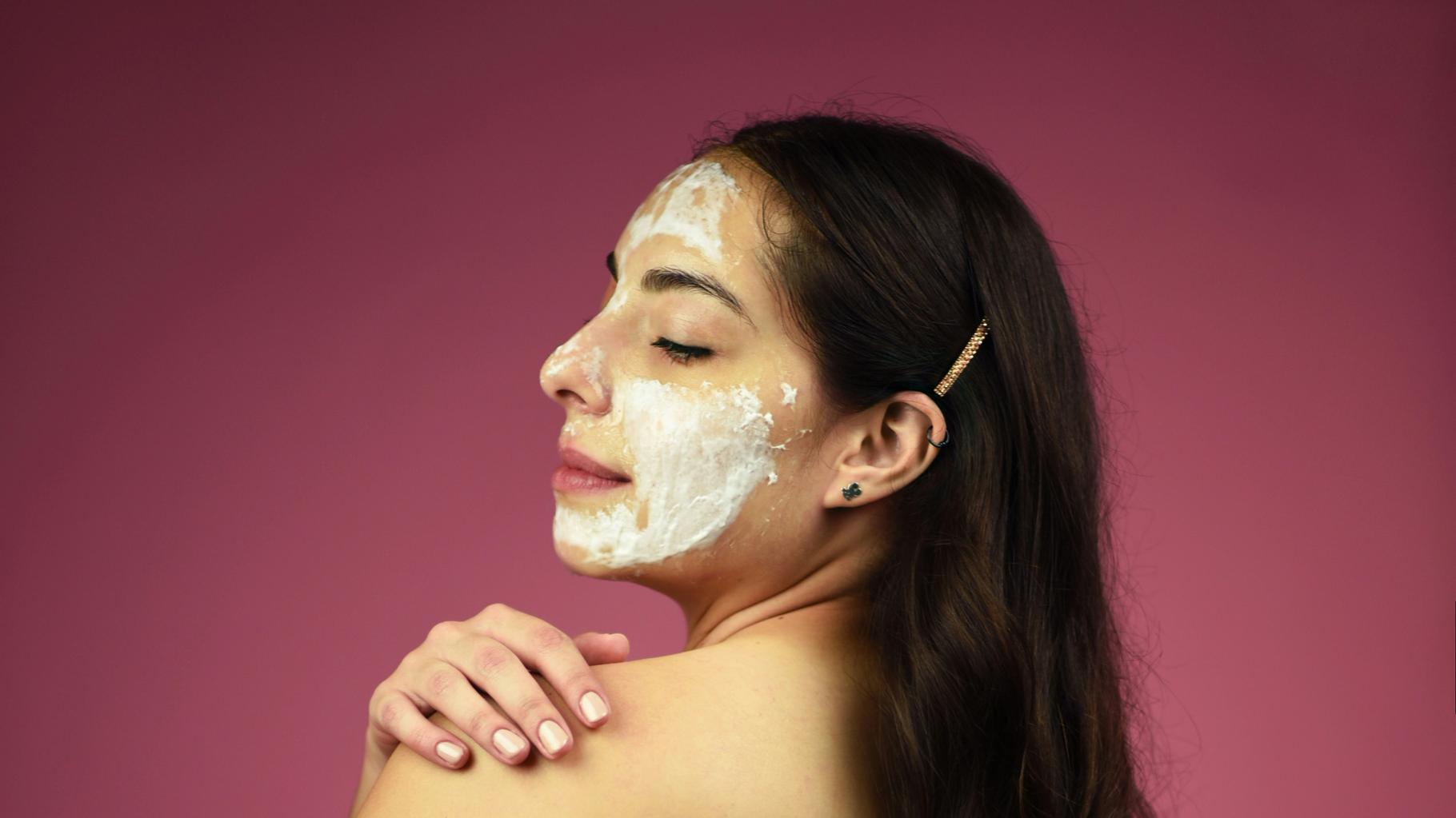 À cause de TikTok, les ados sont accros à la skincare et leur peau risque d’en pâtir