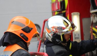 une voiture percute un coffret de gaz