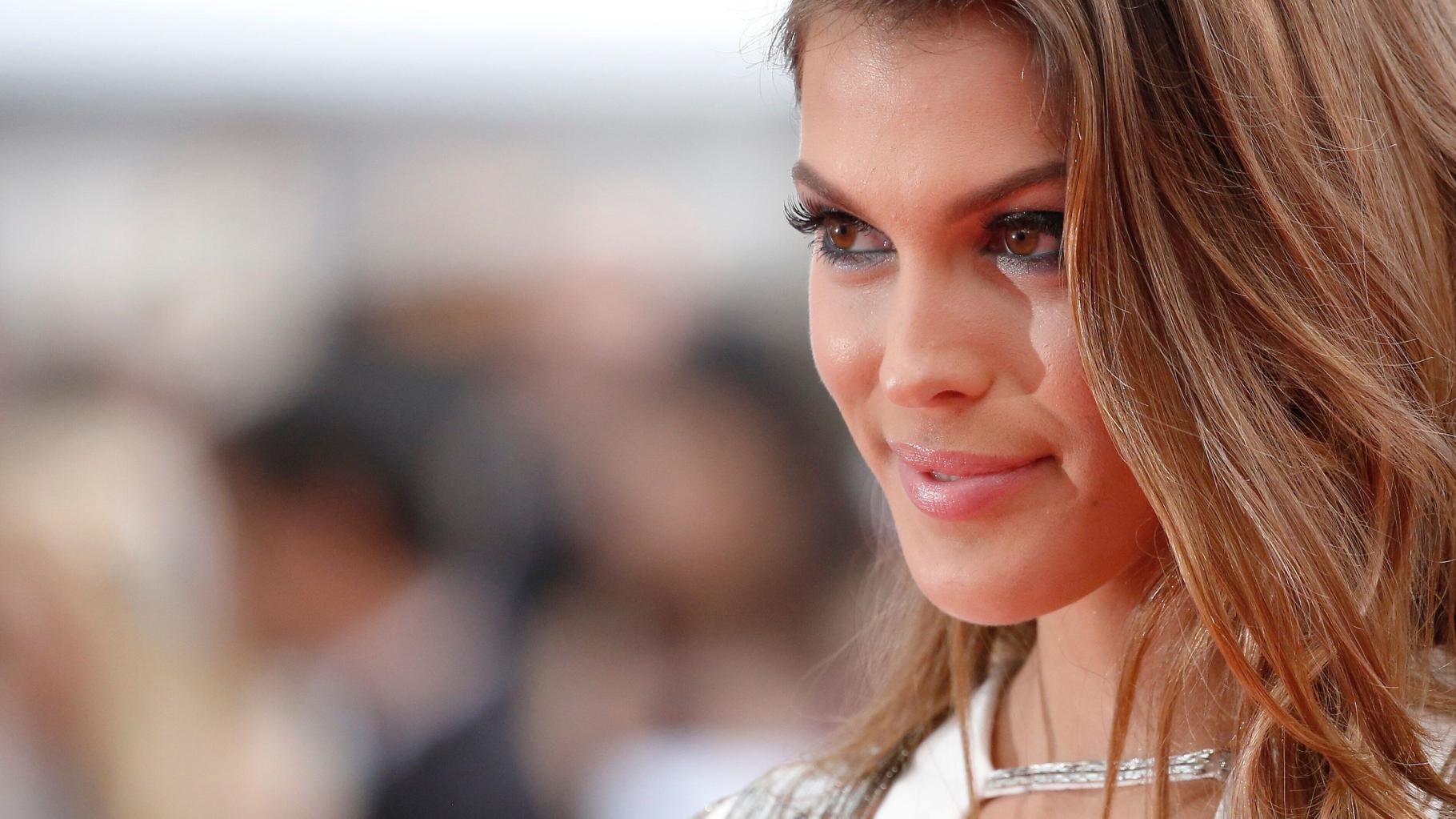 Iris Mittenaere dénonce des « propos mensongers » et porte plainte