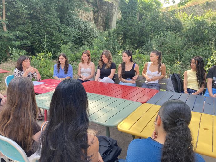 Une table ronde avec la rectrice.