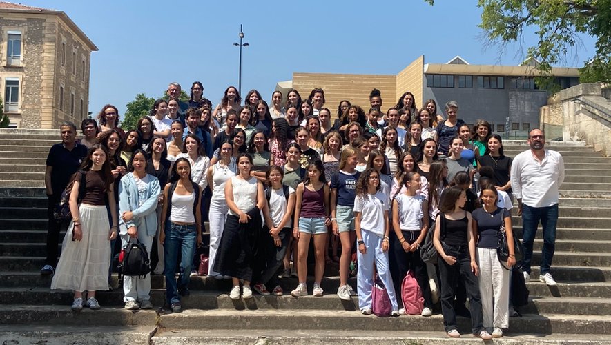 "Accrochez-vous sans vous préoccuper des autres" : des collégiennes invitées à oser les maths par des étudiantes inspirantes à Montpellier