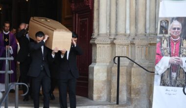 Obsèques de Philippe Labro : Didier Barbelivien apparaît décontracté après son hospitalisation