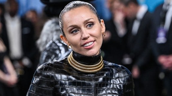 Miley Cyrus doit son plus gros tube à cette célèbre chanteuse française