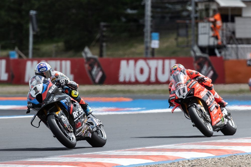 Pirelli équipe aujourd'hui le WorldSBK, entre autres.