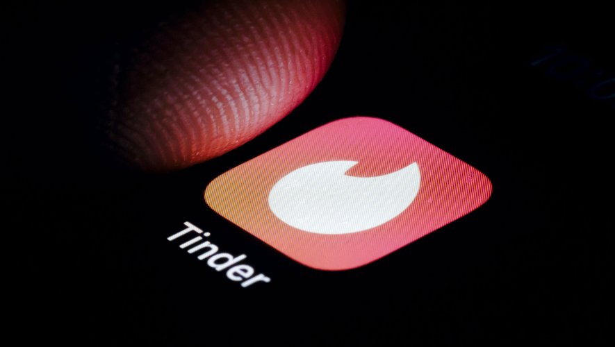 Le "double date" débarque sur Tinder : en quoi consiste cette nouvelle option lancée par l’application de rencontres
