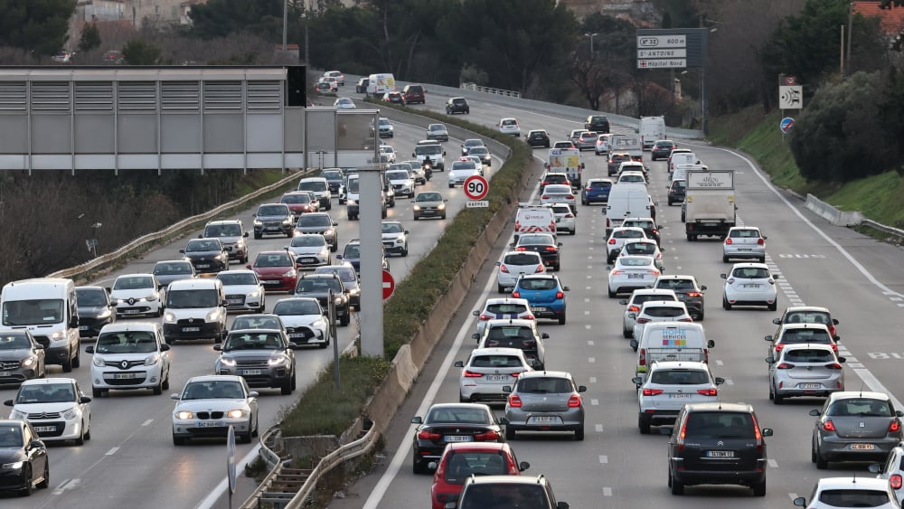 un poids lourd en panne dans le sens Aix-Marseille, des bouchons en cours