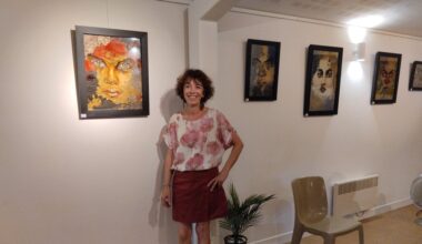 Autodidacte, une artiste expose à Montaut-les-Créneaux des portraits centrés sur les yeux avec une méthode unique en son genre