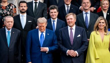 Sur la route vers l’Otan, Donald Trump remet en question l’article fondateur de l’Alliance