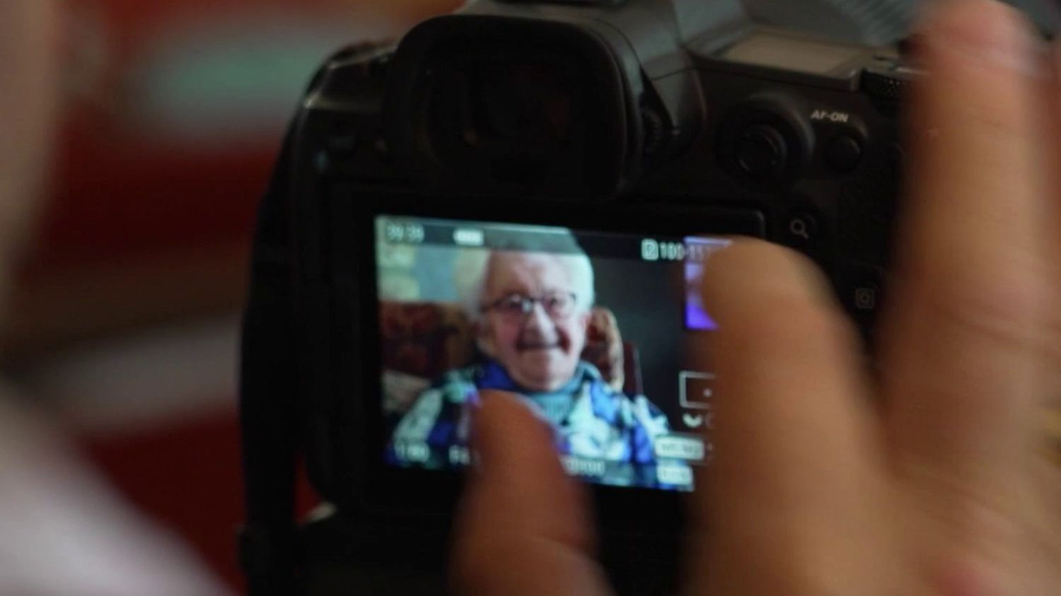 des photographes immortalisent des centenaires