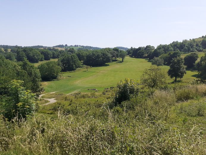 Parcours de l’Ecogolf basé en Ariège, grand de plus de 75 hectares.