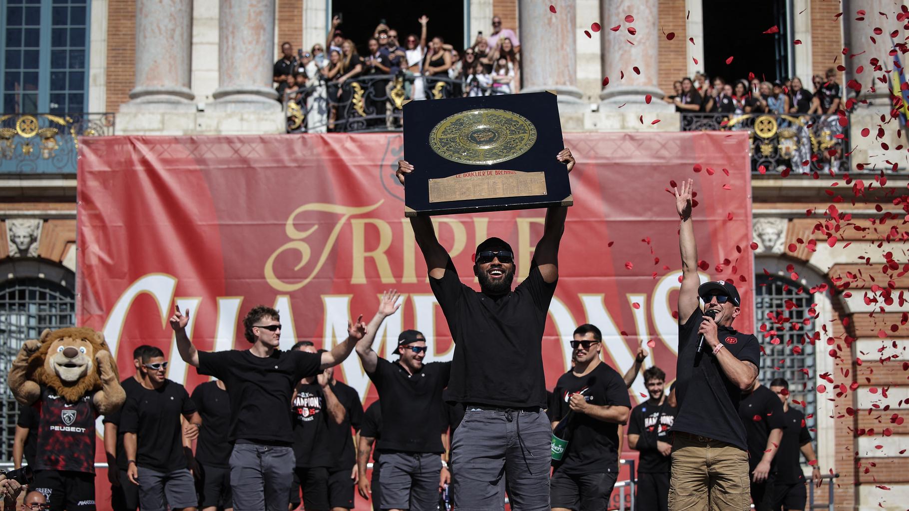 La folie à Toulouse qui fête ses vainqueurs du Top 14 dans une ambiance bouillante