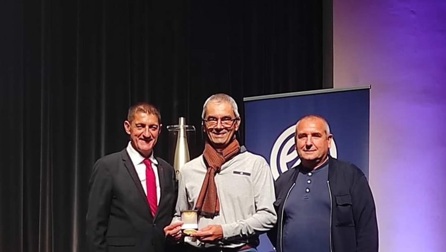 B. Jean-Jacques Espinasse médaillé d’or par la fédération de basket-ball