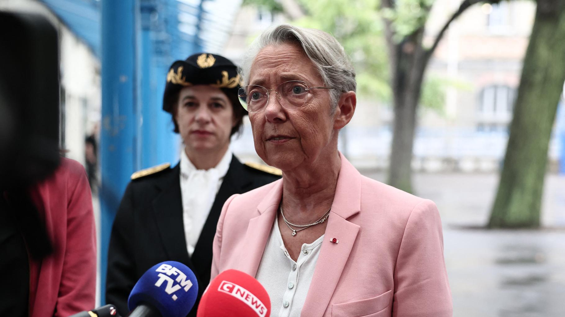 Ciblé par Élisabeth Borne parce qu’il a fermé les écoles, le maire de Tours lui lance une invitation