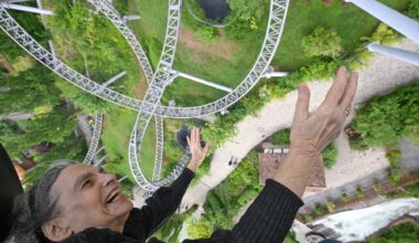 une femme de 85 ans a déjà fait 3.333 tours de grand huit pour soulager son dos