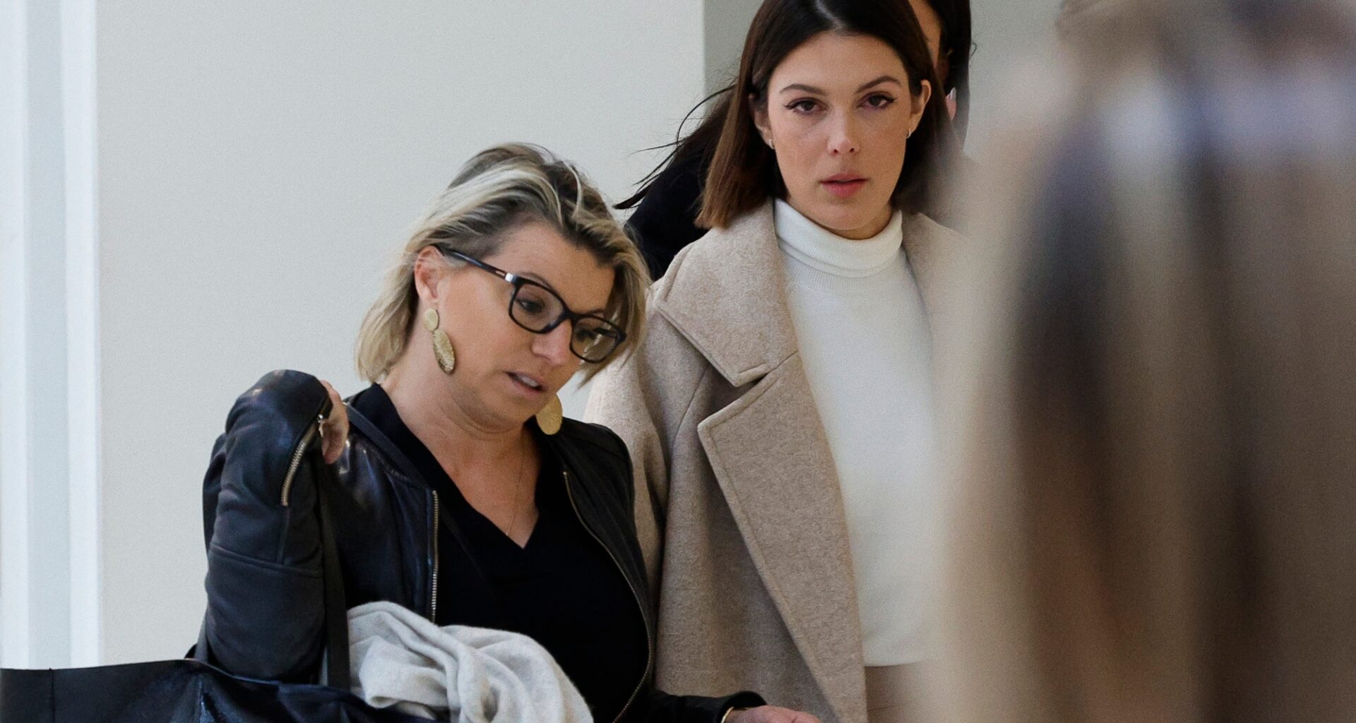 Iris Mittenaere annonce déposer plainte pour "diffamation publique" et "cyberharcèlement"