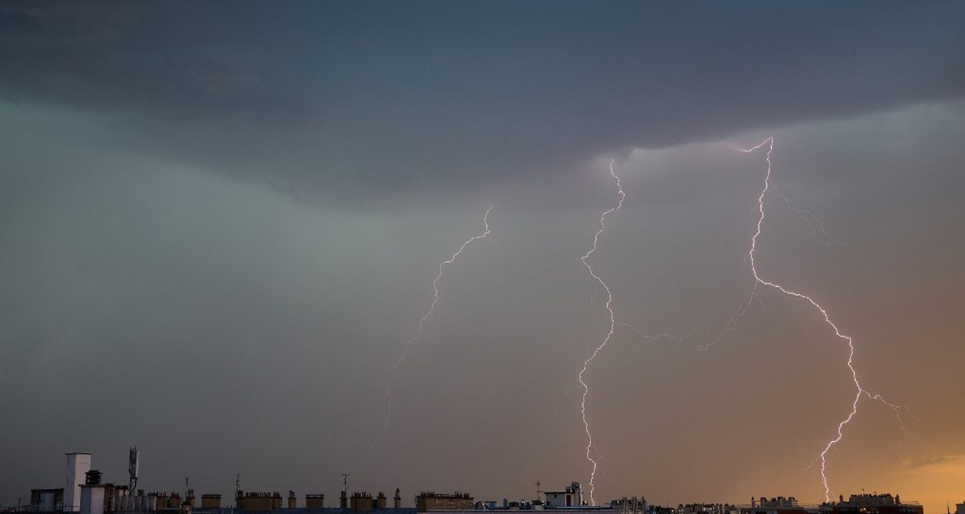 VIDÉO - Paris : les images impressionnantes du déluge - RTL.fr