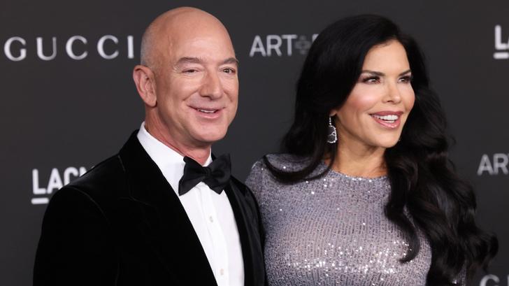 Jeff Bezos et Lauren Sanchez, ici à Los Angeles, le 6 novembre 2021.