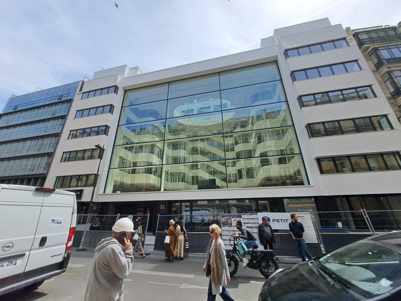 malgré le télétravail, Paris et La Défense continuent d'attirer les entreprises