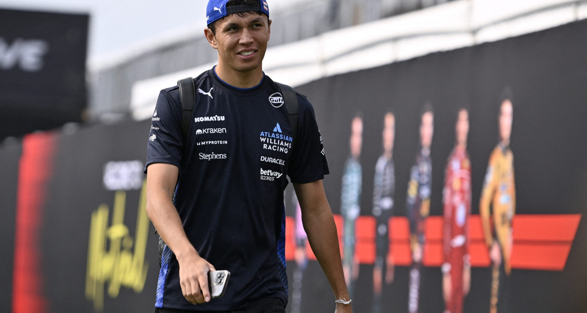 Alex Albon déclenche une frénésie explosive de la génération Z en F1, redéfinissant le paysage du sport automobile américain.