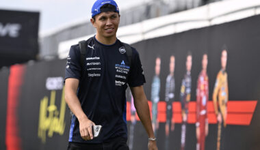 Alex Albon déclenche une frénésie explosive de la génération Z en F1, redéfinissant le paysage du sport automobile américain.