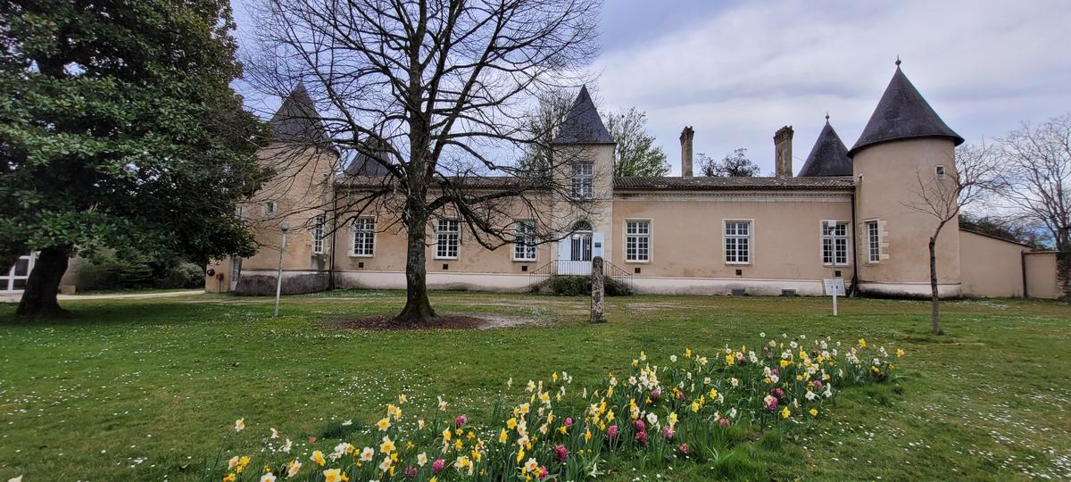 Le centre d’art contemporain occupe l’espace du château Lescombes