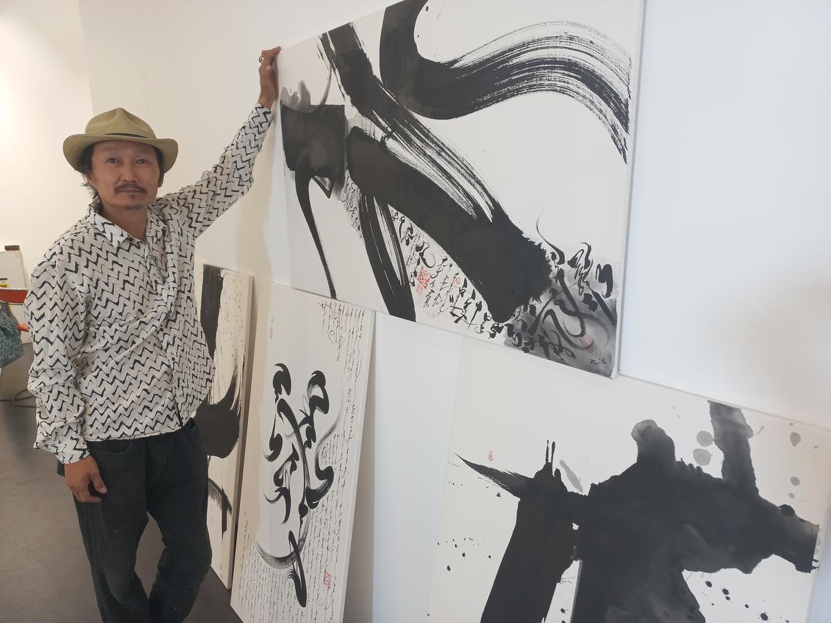 pour le maître de la calligraphie mongole Tamir Samandbaadra, « tout vient de l’intérieur »