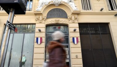 arrêté pour un vol de parfum, il casse la main d'un policier