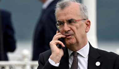 le gouverneur de la Banque de France appelle à un effort de «tous, à commencer par les plus favorisés»