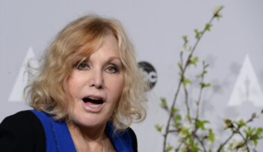 La Mostra de Venise décerne un Lion d'or à Kim Novak pour sa carrière : Actualités