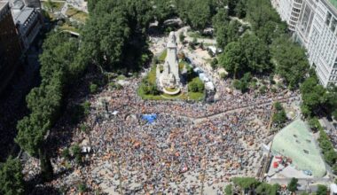 Espagne: grande manifestation contre Pedro Sanchez accusé de corruption : Actualités