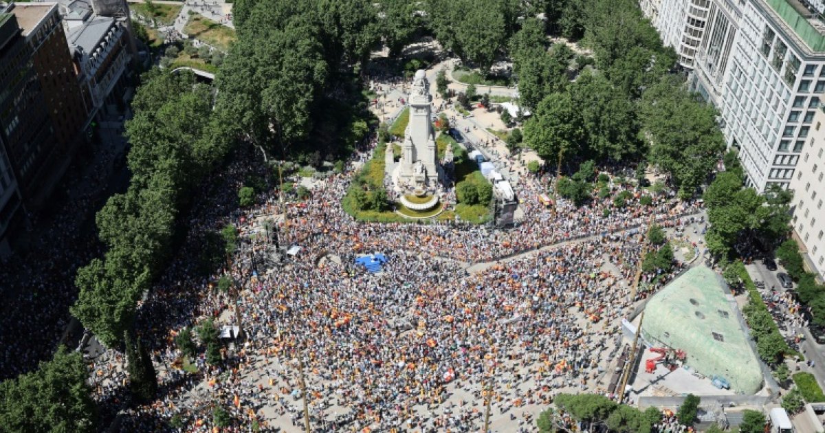 Espagne: grande manifestation contre Pedro Sanchez accusé de corruption : Actualités