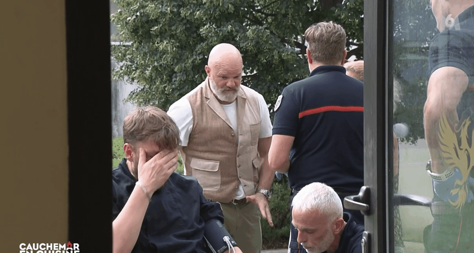 "On a dû stopper l'émission" : panique pour Philippe Etchebest (Cauchemar en cuisine), un restaurateur s'effondre et tombe "dans les pommes"