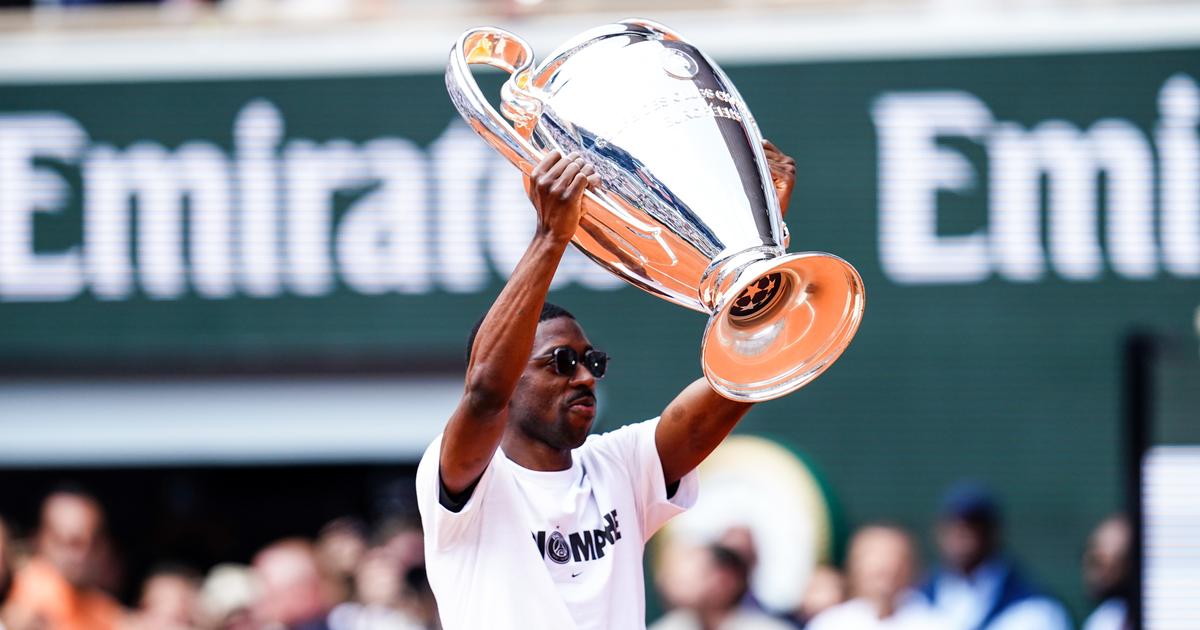 «Ici c’est...», euphorique, Ousmane Dembélé présente le trophée de la Ligue des champions sur le court Philippe-Chatrier