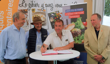 Les Chasseurs ont du cœur : signature de la convention d’Ile de France avec la banque alimentaire et les représentants de la chasse régionale